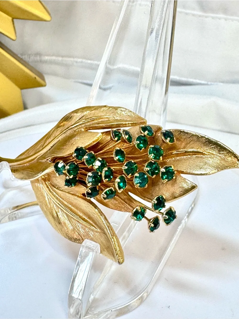 Beautiful Holiday Gold Leaf Brooch with Emerald Green Stones - Vintage